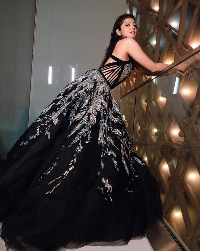 Staggering Poses Of Pranitha Subhash